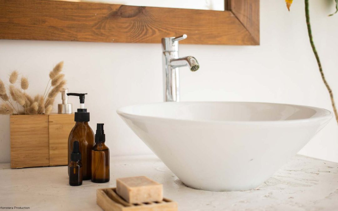 Umywalka – wisząca, a może na szafce?